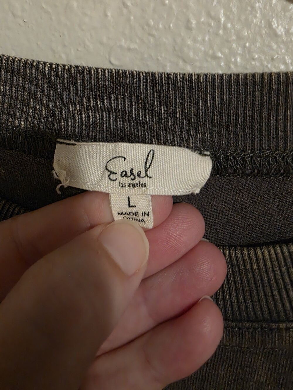 Easel Tee - Picture 2 of 3